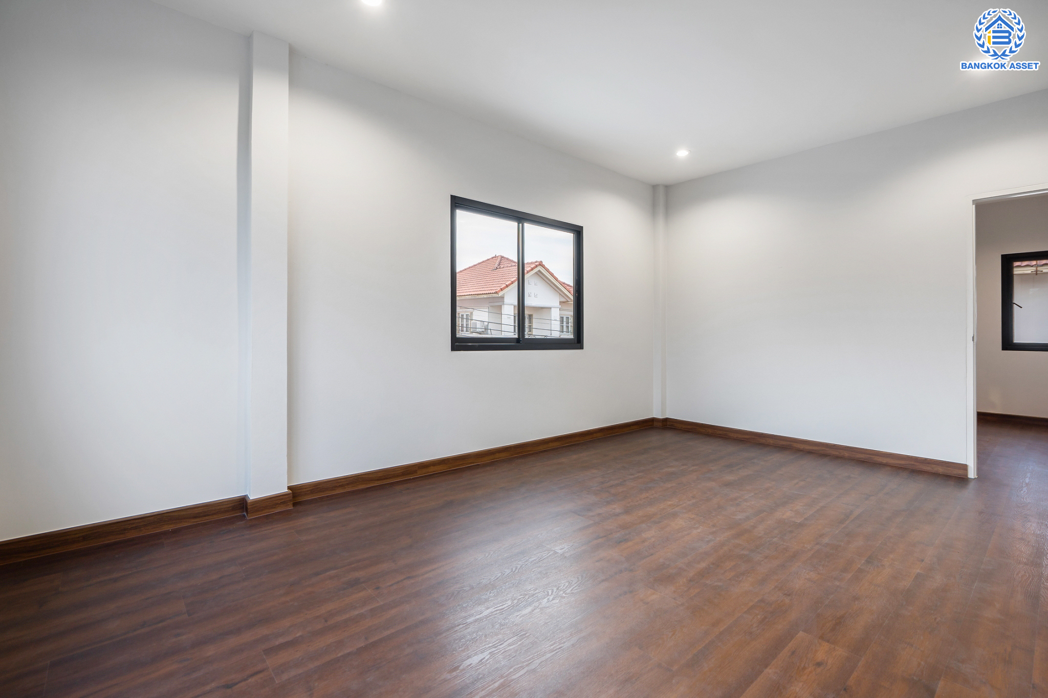 บ้านมือสองตกแต่งใหม่ ม.บ้านสาวิตรี พุทธมณฑลสาย3 หลังมุม เนื้อที่ 56.2 ตร.ว. ฟังก์ชัน 3 ห้องนอน 3 ห้องน้ำ จอดรถได้ 2 คัน บนทำเลใกล้ทางคู่ขนานลอยฟ้าบรมราชชนนี ม.มหิดล เซ็นทรัลศาลายา และรายล้อมด้วยสิ่งอำนวยความสะดวกครบ!